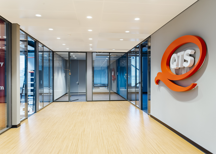 qts-datacenters-eemshaven-lobby-photo credit-Adam van Noort